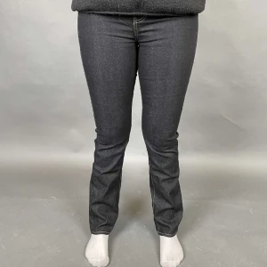 Lågmidjade tjej jeans - lågmidjade jeans från calvin klein