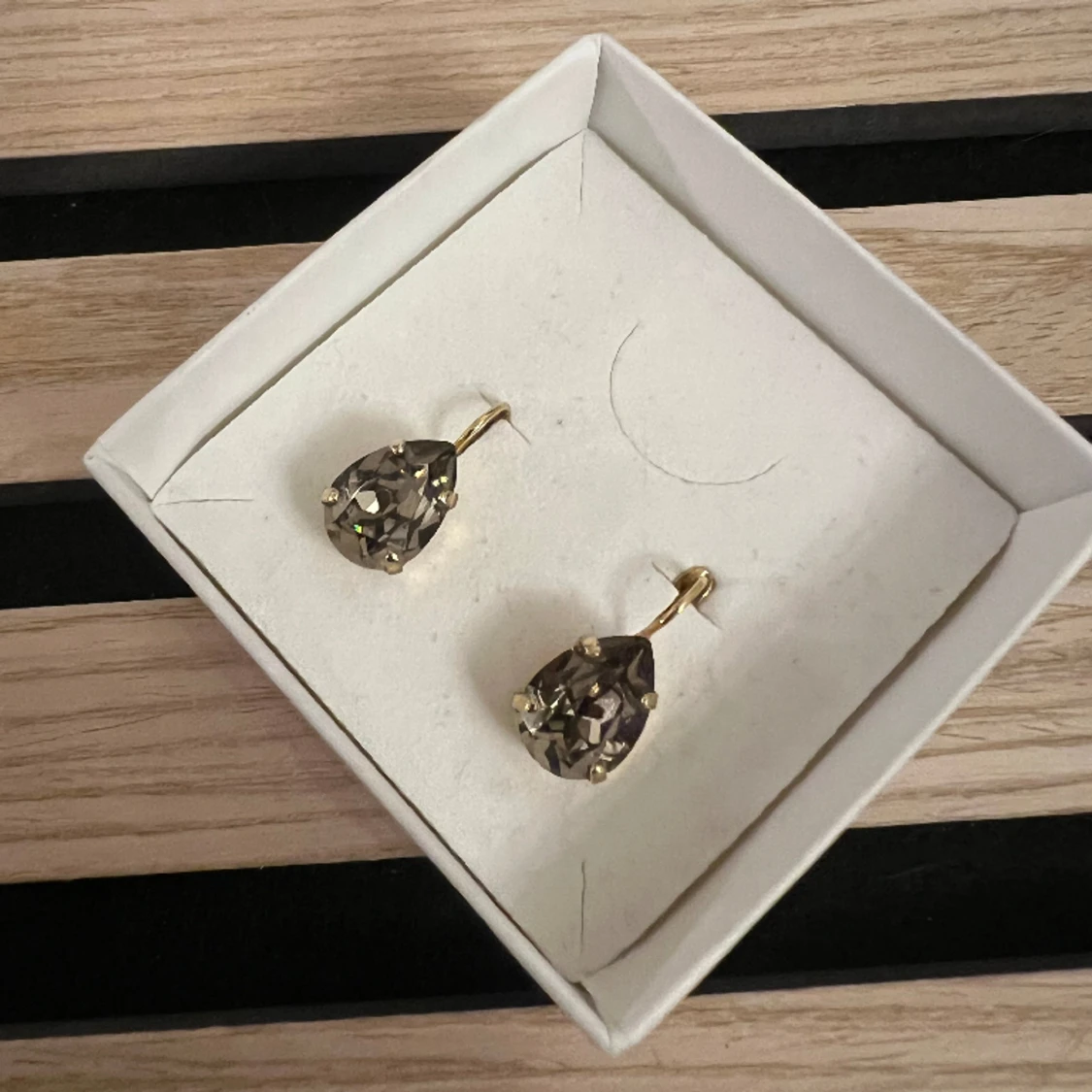 Caroline Svedbom mini drop clasp. - 90