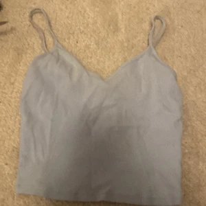 Din blå topp   - Säljer en jätte fin blå topp. 