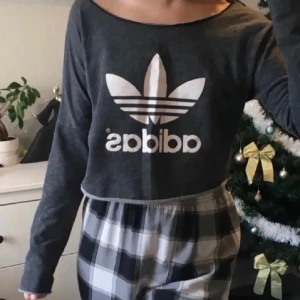 adidas tröja - fint skick 