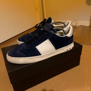 Valentino flycrews  - Tja säljer mina flycrews då jag inte har någon användning för dom längre storlek 44 