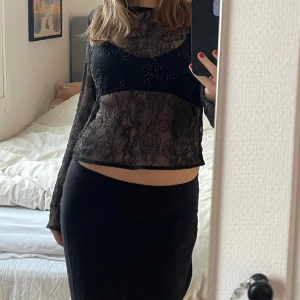 Spetstopp - Snygg spets topp. Köpt second hand men ursprungligen från zara💌