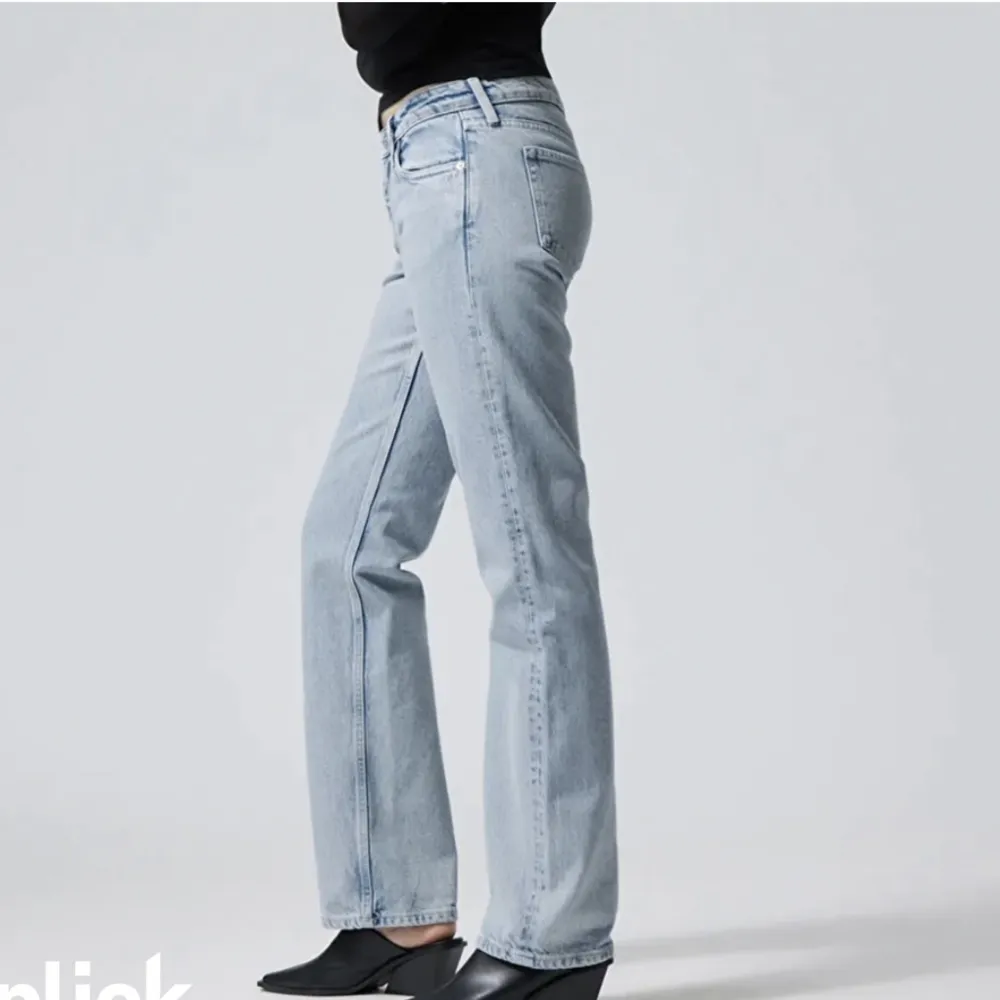 Super snygga jeans som tyvärr är försmå. Skriv vid funderingar eller fler bilder💕. Jeans & Byxor.