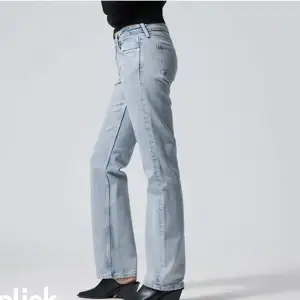Super snygga jeans som tyvärr är försmå. Skriv vid funderingar eller fler bilder💕