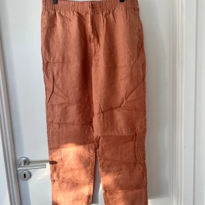 linnebyxor  - linnebyxor som aldrig blivit använda.  strlk M. 