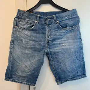 Mina favoritshorts någonsin. Synd att man är för fet för dom nu. Storlek 33