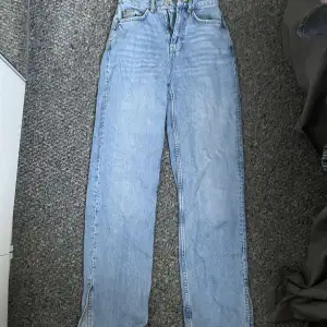 Blåa jeans som jag köpt från Gina för något år sedan men inta haft sån stor användning av pg för små för mig