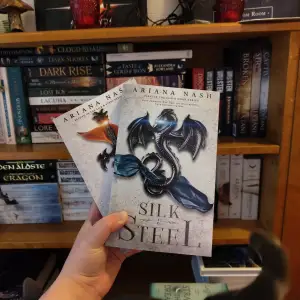 Bok 1&2 i serien 'Silk&Steel'' skriven av Ariana Nash. No broken spines!! Nyskick. Kolla gärna in min profil för mer böcker! Allt ska bort!!