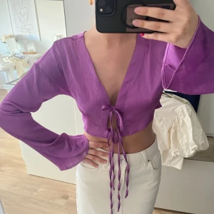 Fin sommar topp - Jätte fin lila topp som aldrig kom till användning tyvärr. Pris är inkl frakt 💕