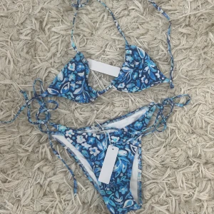Bright swimwear bikini - Så fin oanvänd bikini från Bright swimwear i storlek S i både topp och trosa