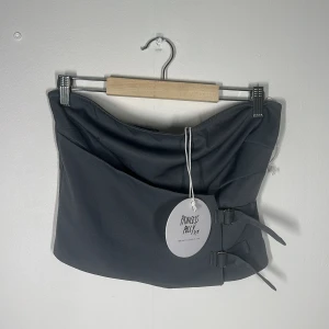 Bustier top - Aldrig använd Råkade beställa fel storlek!  UK 12  EU 40 Nypris ca 470 + Tull 