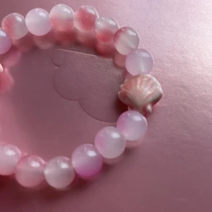 💓💗🌸 - Gjort på stretchig tråd för att passa dom flesta , går även att beställa i speciell storlek 💓