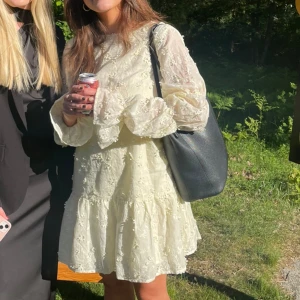 Gul sommarklänning - Jättefin sommarklänning som bara använts en gång!