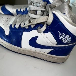 Air Jordan (skor) - Super snygga Jordan skor - inga deffekter men något använda. Skriv privat för närmare bilder❤️
