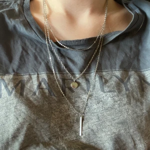 Halsband - Toppskick. Tre i ett halsband. Orginalpris: 299kr + 30kr frakt. Säljer detta på flera hemsidor så skynda på.