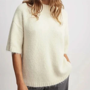 Trekvartsärmad tröja  - Mycket fint skick Trendig och snygg, går ej att få tag på Storlek S 