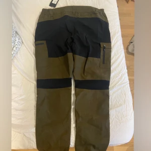 Friluftsbyxa - Oanvända friluftsbyxor från Mount Zero. Endast provade. Superfina! 