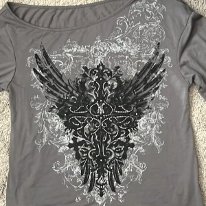 Sjukt cool axel tröja! - Baggy fit, riktigt y2k stil på denna