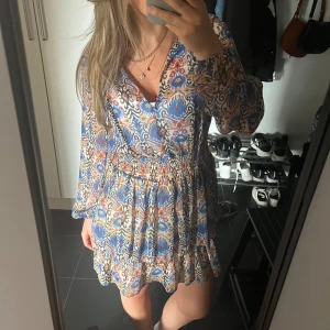 Zara klänning  - Fin somrig klänning från zara