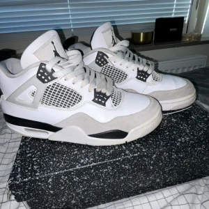 Jordan 4 military black  - Äkta Jordan 4  Kan diskutera priset 