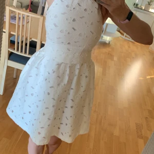 Magisk sommarklänning NY💗💗S  - Storlek 36  Helt ny med lappar kvar  Figursydd som en dröm  