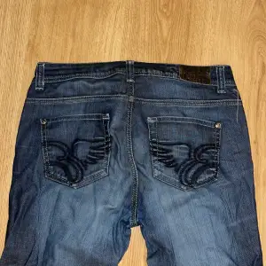 Esprit denim, raka vintage jeans i mörk tvätt, storlek 31/32 dvs M/L
