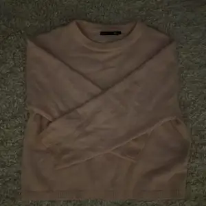 jättemysig ljusrosa stickad tröja från lager 157 storlek L men  väldigt liten i storleken så sitter som xs/s
