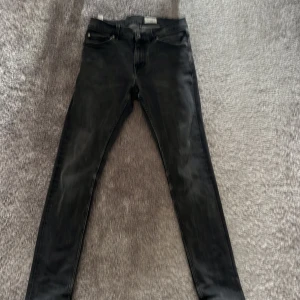 Tiger of Sweden jeans - Säljer mina tiger of Sweden jeans i storlek 30/34, används inte längre så därför säljer jag dom, om ni har frågor så är det bara att kontakta mig!