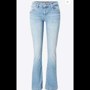 Ltb jeans - Ljusblå jeans ltb, modell ”fallon”. De är lite stora i storleken och endast använda några gånger. De har inga defekter och är i jättebra skick. Köpta för 1025kr för några veckor sedan och säljer för 500kr💞