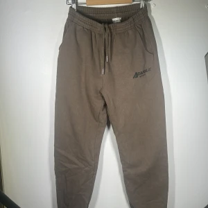 Adanola Mjukis - Mjukisbyxor använda 2 gånger Kostar i butik ca 721 + tull från uk..  lyxigt material 