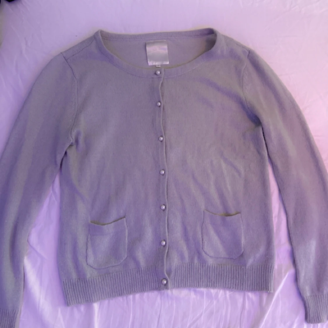 Kashmir stickad kofta, ljusgrå.