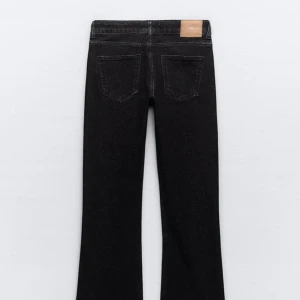 Jeans  - Säljer nu mina jeans frpn zara dom är endast testade och lapparna sitter kvar, säljer dessa eftersom de var för stora för mig men då jag väntade för länge med att returnera dom.   Pris kan diskuteras!