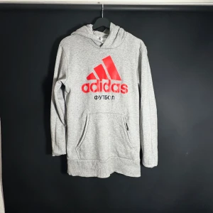 GOSHA RUBCHINSKIY X ADIDAS Hoodie - Storlek M Skick 9,5/10  Använd 2-3 gånger. Kvitto finns.