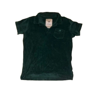 FROTTÉ TRÖJA - En otroligt snygg och eftertraktad frotté piké från ”OAS”  Stl 12år vilket motsvarar ca xs/xxs  Nypris ca 1200kr