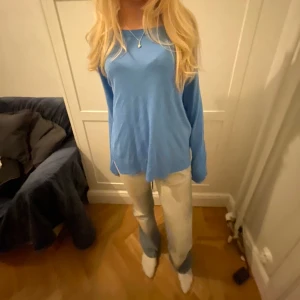 Stickad tröja  - Jättefin tunn stickad tröja från zara💙 