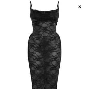 Spetsklänning - Säljer endast testad klänning från PLT! Superfin men valde en annan istället. Strl 36. 