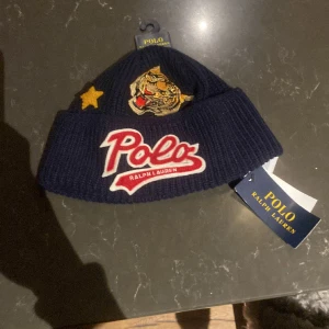 Polo Ralph lauren mössa - En helt ny polo Ralph lauren mössa. Helt oanvänd. Priset kan diskuteras 