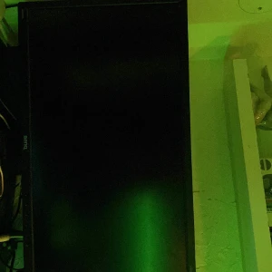 Benq skärm - En väldigt bra skärm funkar super o ja säljer den för jag använder en annan o den används inte.