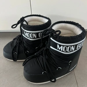 Moon boots - Jättesnygga moon boots i typ nyskick ❣️❣️Dustbag följer med🙌🏻 Använd gärna köp nu funktionen, pris kan diskuteras vid snabb affär❣️