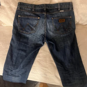 Jeans - Säljer ett par jeans, märket är iris men vet inte vart den är ifrån då jag köpte dem på Plick 💞