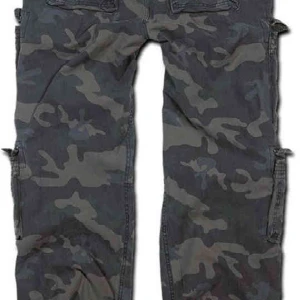 Brandit Pure Vintage Pants - Vintage cargos - from Brandit Never used!! Bought them but they didn’t fit so I’ve never used them. They’re new and still in the same package:) Color: Darkcamo Size: M Price is negotiable:)