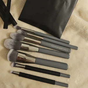 Sminkborstar  - 7 st sminkborstar från makeupmekka. Nya och såklart oanvända. Råkade bli en dubbel order