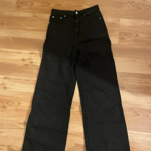 Jeans  - Lite stora så kom inte till användning 