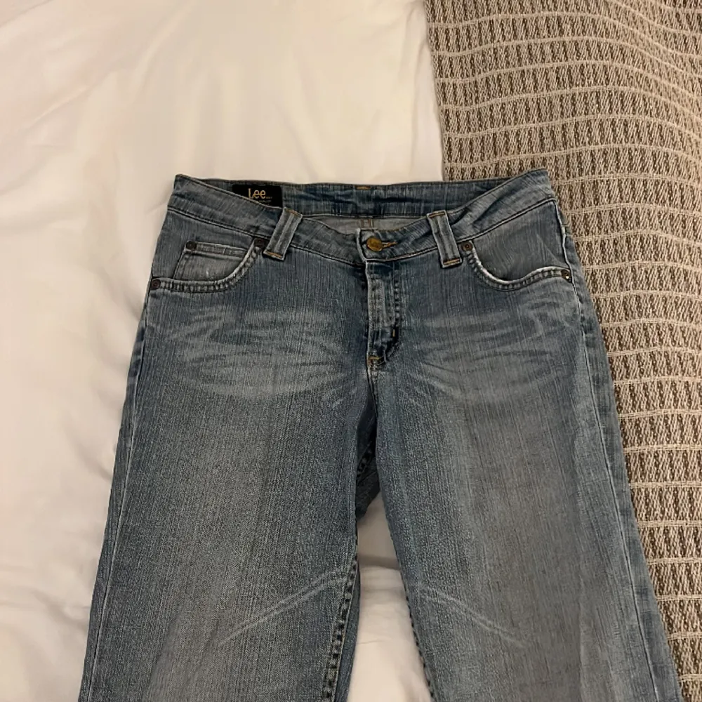 Ett par riktigt snygga Lee jeans som inte finns att köpa längre❤️. Jeans & Byxor.