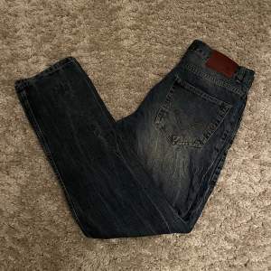 Jeans i bra skick från Valentino, storlek W32 / L32. Skriv gärna vid eventuell frågor :)