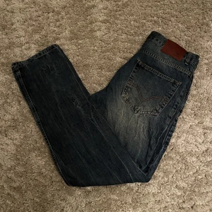 Valentino Jeans - Jeans i bra skick från Valentino, storlek W32 / L32. Skriv gärna vid eventuell frågor :)