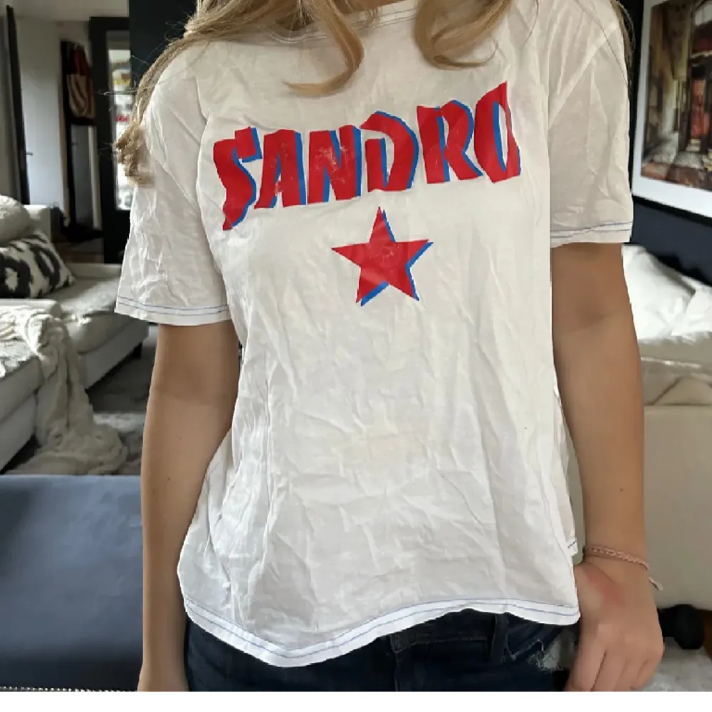 Tshirt från sandro💕. T-shirts.