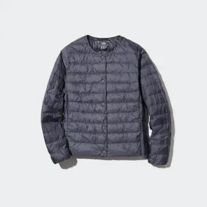 uniqlo jacka  - säljer min uniqlo jacka för 500 den är köpt för 800 bra skick inga defekter ❤️ färgen är mörkblå/ lite grå