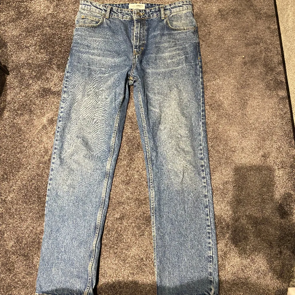 Tja! Säljer mina Just Junkies jeans i Loose fit då dem aldrig används längre, riktigt snygg byxa som har ett nypris på 800kr!. Jeans & Byxor.