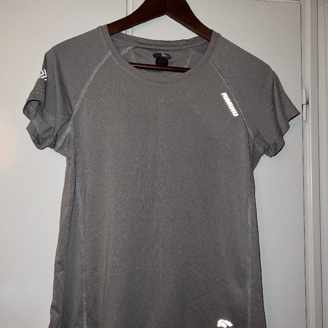 Karhu t-shirt
